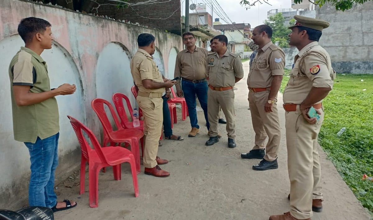 inspector mother stabbed to death who was living alone in house miscreants took away jewelery worth many lakhs