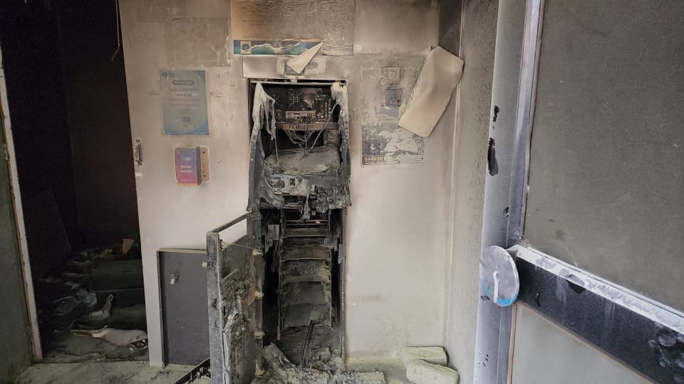 Miscreants stole lakhs of rupees by breaking ATM