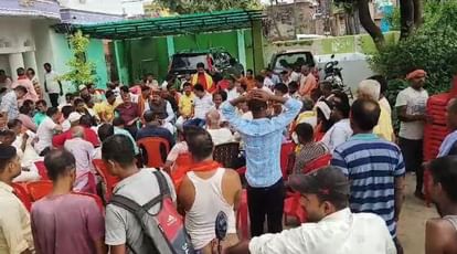 Bihar News : मनेर के नगर अध्यक्ष के घर पर चढ़कर अपराधियों की ताबड़तोड़ फायरिंग, बाल-बाल बचे लोग Bihar News: Criminals stormed the house of Maner Municipal President and opened fire, Patna Police