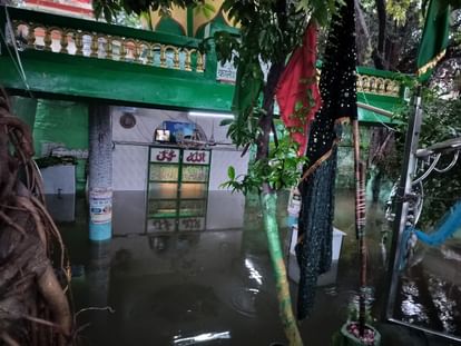 Weather Update: इंदौर में बारिश ने तोड़ा 61 साल का रिकॉर्ड, कई इलाके जलमग्न; अगले दो दिन जमकर बरसेंगे बादल Rain in Indore broke the record of 61 years, there was six inches of rain in 1962.