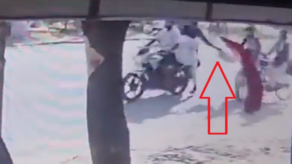 Ambedkar Nagar: Girl student dies after falling from bicycle after pulling her dupatta