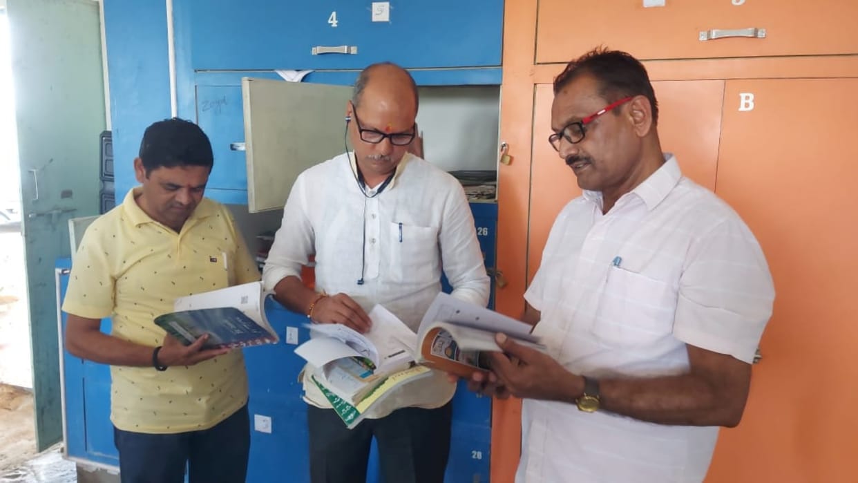 Damoh News State Child Protection Commission team arrived to inspect English Medium School cards