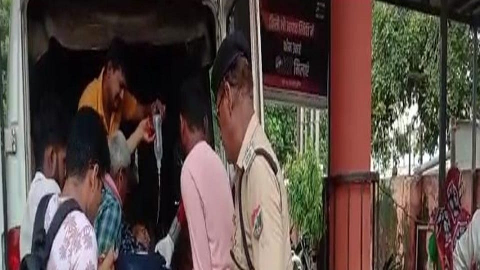 CRPF constable falls from train in Sasni