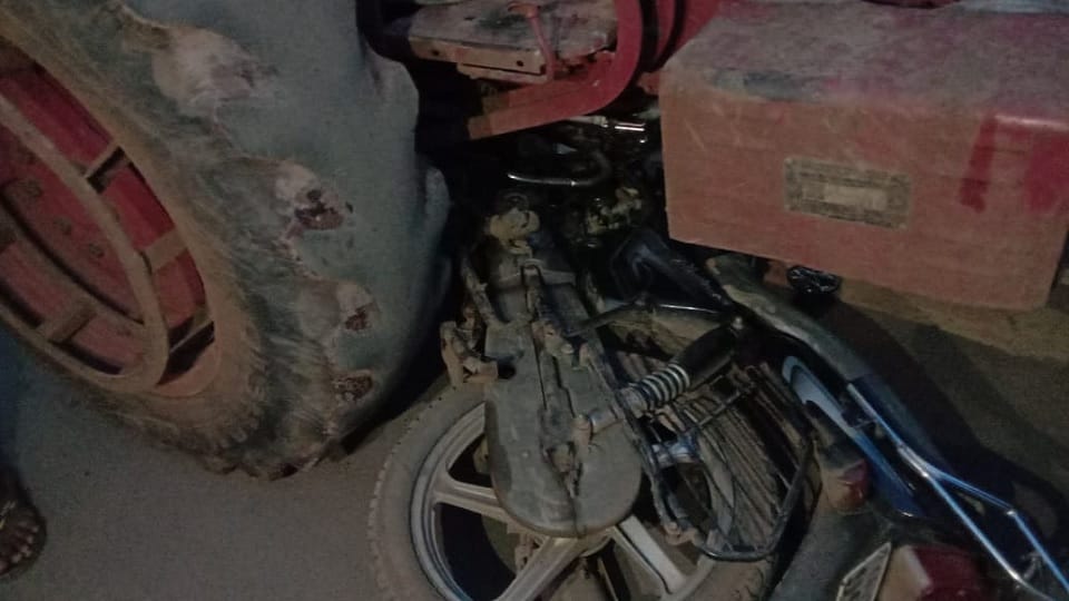 One person died in collision between tractor and bike