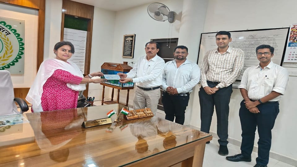 Toppers children will visit the capital Delhi at the collector expense