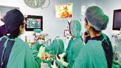 Agra: सर्जरी की नई विधियों पर मंथन करेंगे देश-दुनिया के सर्जन, 38 साल बाद आगरा में होगी कार्यशाला Surgeons from across country and world will brainstorm on new methods of surgery in Agra