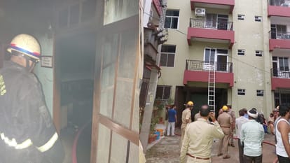 Lucknow: शार्ट सर्किट से फ्लैट में लगी आग, फायर यूनिट ने आग में फंसे लोगों को सकुशल बाहर निकाला Fire broke out in a flat in Gosaiganj in Lucknow.