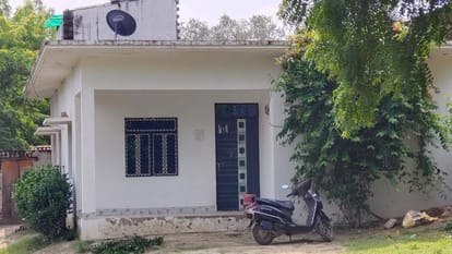 Stove burnt in only one house, lock hanging in 49, elderly couple living alone said - not worried about dying