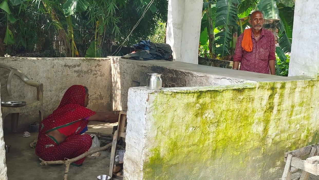 Stove burnt in only one house, lock hanging in 49, elderly couple living alone said - not worried about dying