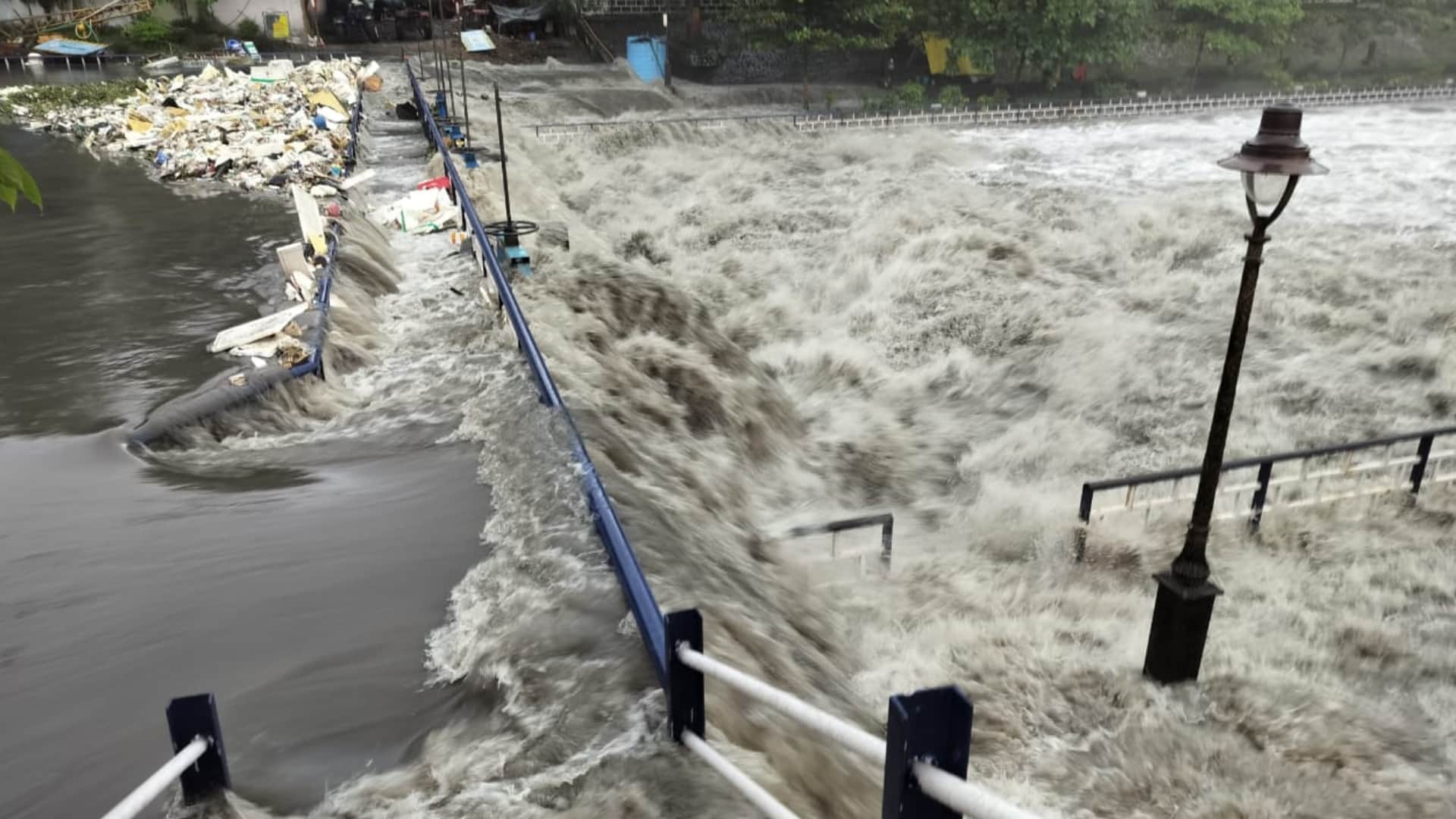 मध्यप्रदेश के कई जिलों में भारी बारिश