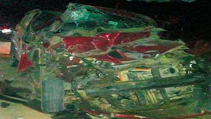 road accident at agra delhi highway car collides with truck THREE died