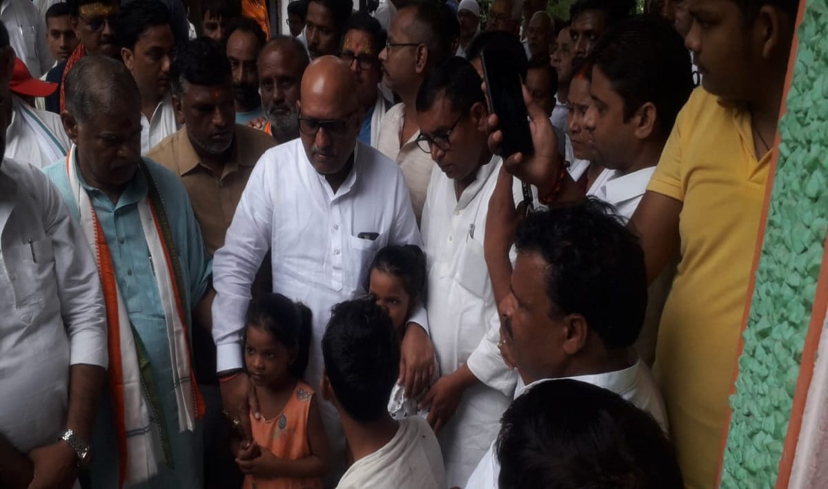Mirzapur robbery Ajai Rai met guard family asked to government to give Rs 1 crore and jobs to his dependents