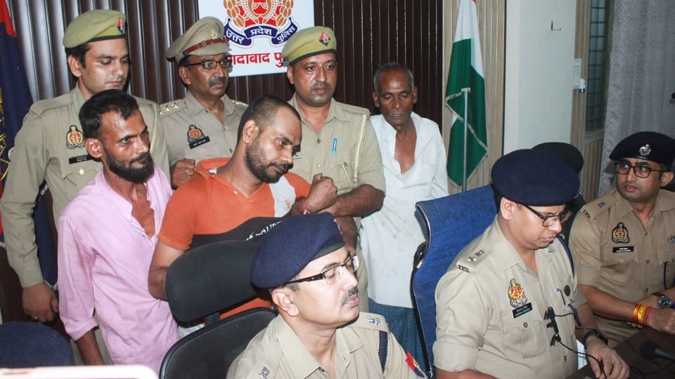 Moradabad police accused of murder by making brother disappear, demanded five lakhs from inspector