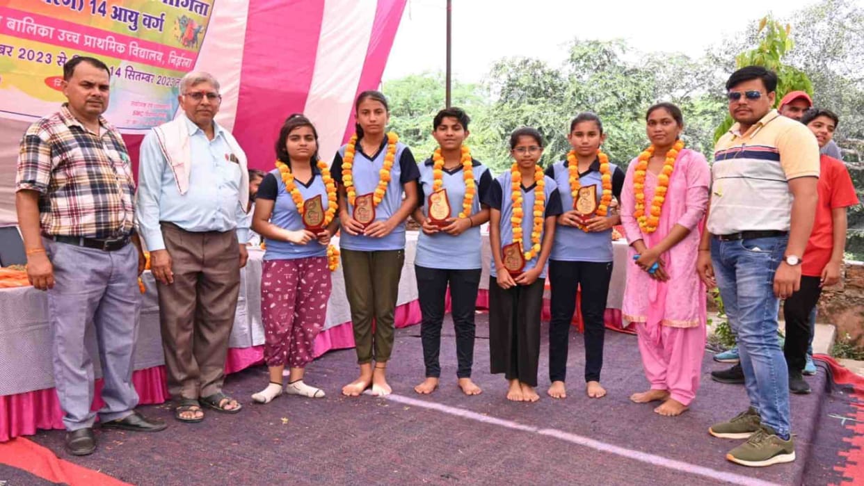 Five children of Dausa Mahwa selected at state level for badminton tournament