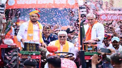 परिवर्तन संकल्प यात्रा में मंत्री गजेंद्र सिंह शेखावत।