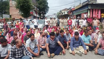 Nine year old death in PGI Chandigarh villagers stage protest allegations of Murder