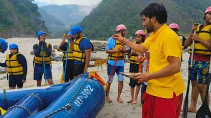 Rafting started in Rishikesh Ganga from today tourists enjoyed a lot Uttarakhand news in hindi