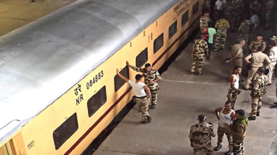 Moradabad: AC coach of security forces returning from G-20 duty failed, soldiers created ruckus railway statio