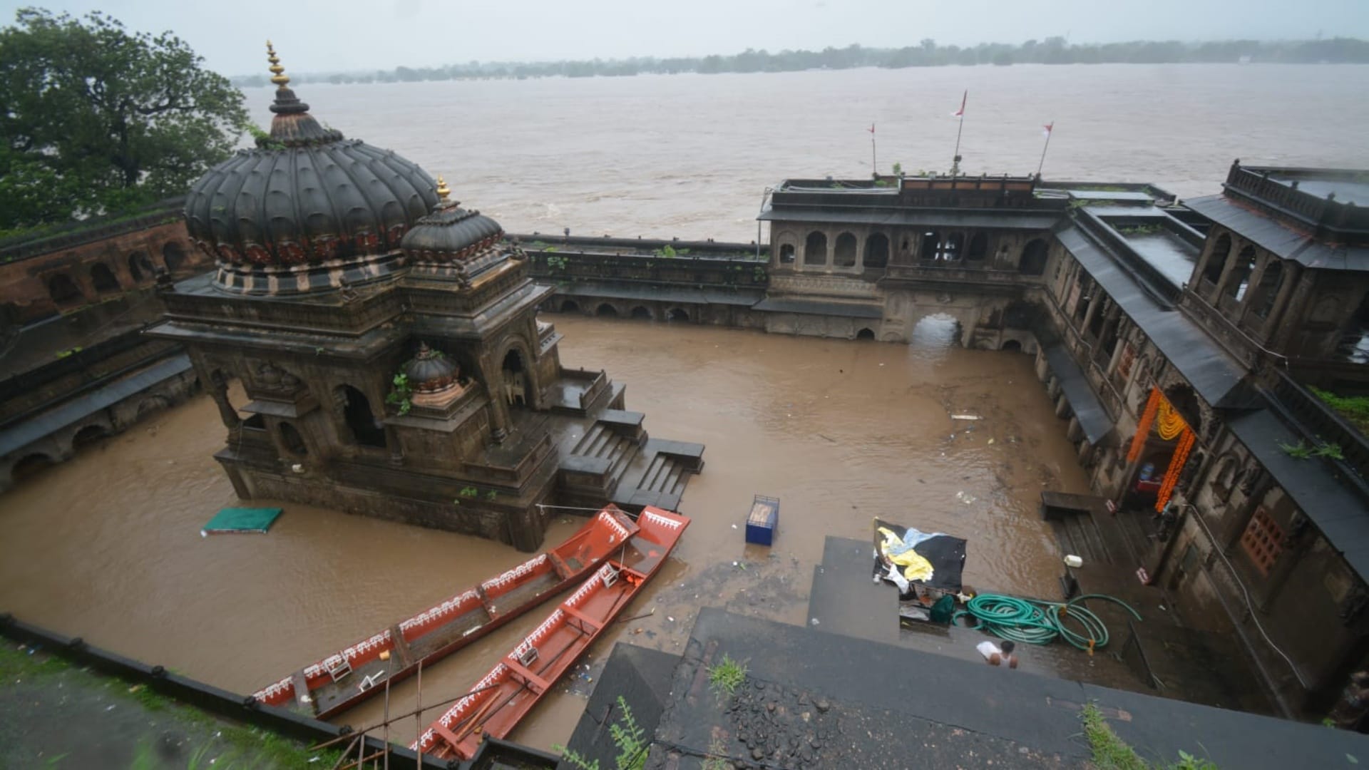 Rain In Khargone Incessant rain showed its strength Maheshwari river