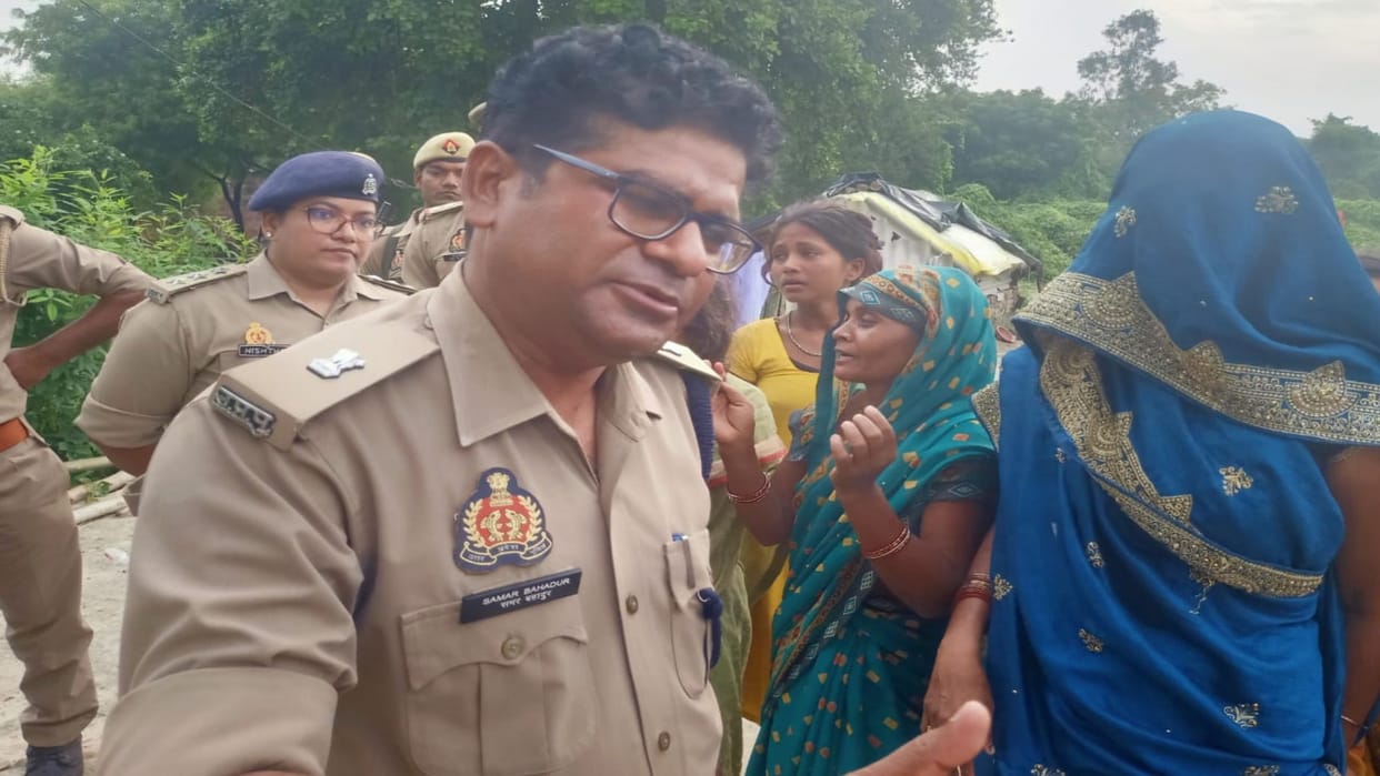 Kaushambi triple murder case: Last rites of deceased Shivsaran took place under the shadow of police