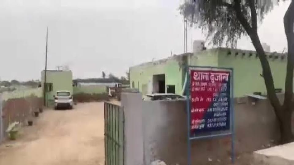 Dead body of a person found lying in drain in Jhajjar, bike found in temple