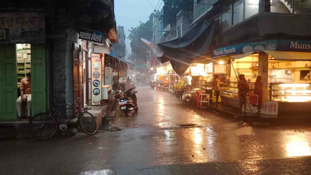Heavy rain begins in Sirohi Abu Road