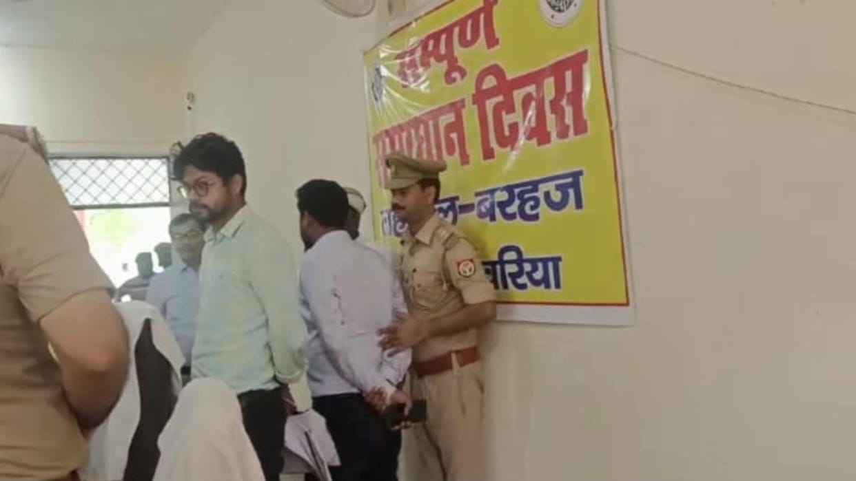 DM took electricity corporation JE into custody for demanding bribe