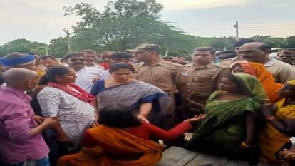 Kaushambi triple murder case: Last rites of deceased Shivsaran took place under the shadow of police