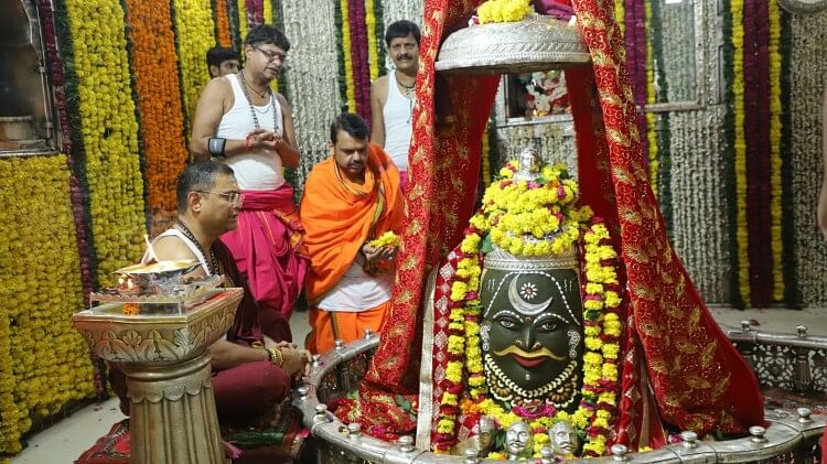 Ujjain: महाकाल की शरण में पहुंचे दो राज्यों के डिप्टी CM, देवेंद्र फडणवीस-बृजेश पाठक ने गर्भगृह में किया पूजन