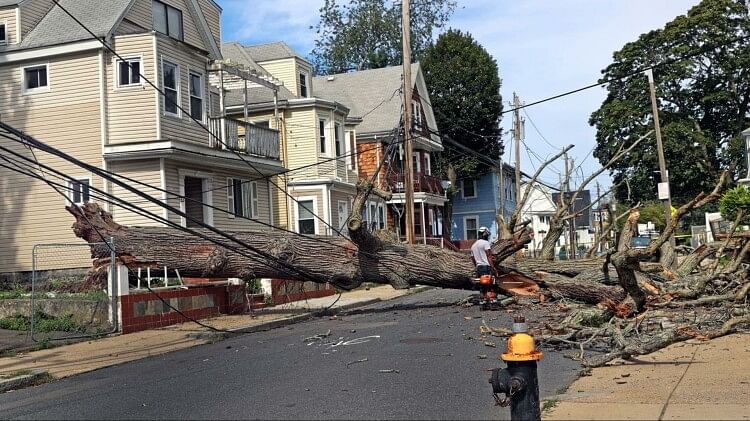 Thousands without power as storm 'Lee' approaches northeast US, Canada