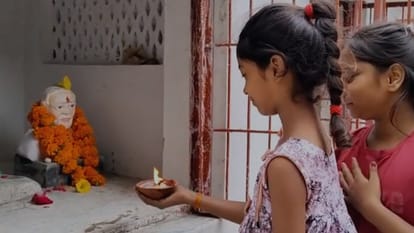 Prime Minister Narendra Modi's temple built in Gwalior, Aarti performed for the statue on his birthday
