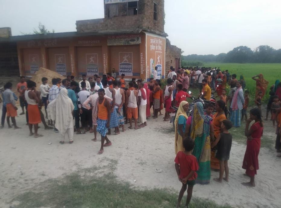 Bihar News: Youth murdered in Bettiah, dead body found on the roadside, Bihar Police, Crime News in hindi