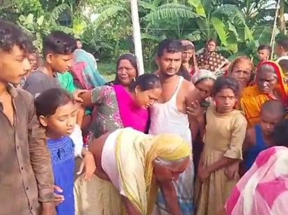 Bihar News: Youth dies in Muzaffarpur, dead body found hanging from a tree, suicide, crime news in Hindi