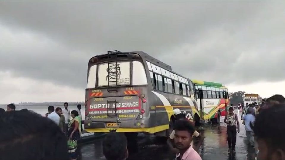 Two private buses clashed on Sharda river bridge in Lakhimpur kheri