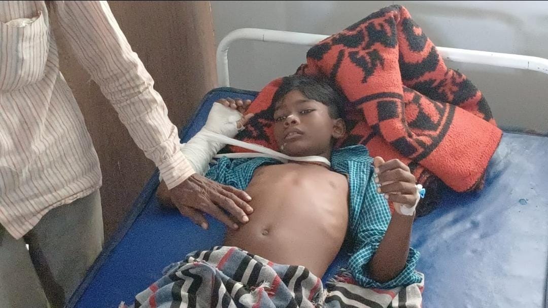 Chhatarpur: Children were playing on the mountain, got buried due to rolling rocks, two died