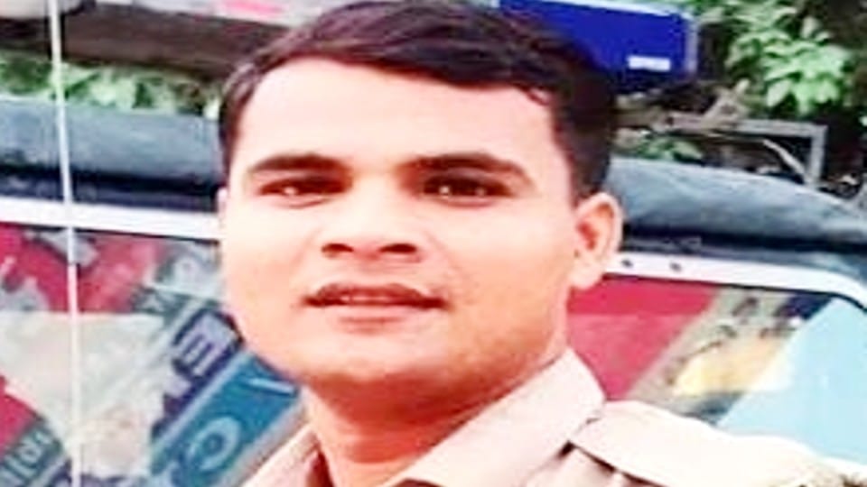 constable died due to tractor-trolley hits the bike in Bareilly