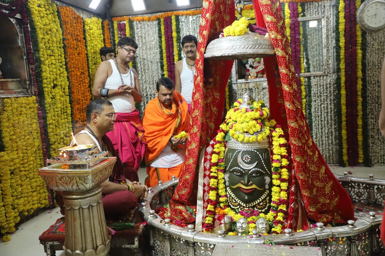 Devendra Fadnavis and UP Deputy CM Brijesh Pathak reached the shelter of Mahakal.