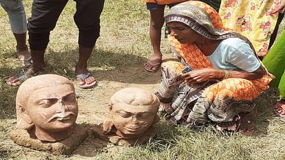 अलीगढ़: खोदाई में निकली दो मूर्तियां, मलबे में बदले प्राचीन किले के राजा-रानी की मूर्तियां होने की चर्चा Two statues unearthed