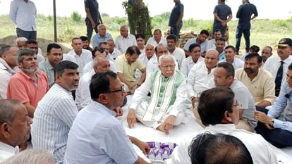 CM Manohar Lal reached house of martyr Major Ashish, consoled family, talked to father Lalchand