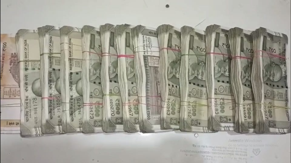 Cash recovered from car in Kabirdham