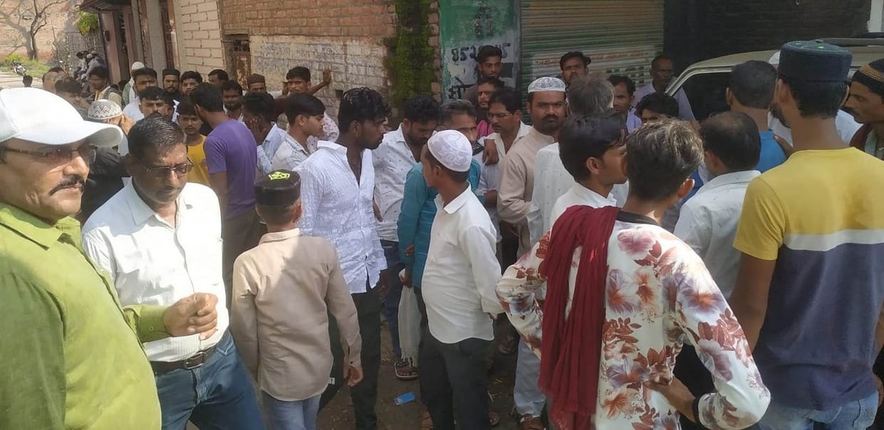 Pickup fell into ditch due to tire burst in Jalaun, four dead,