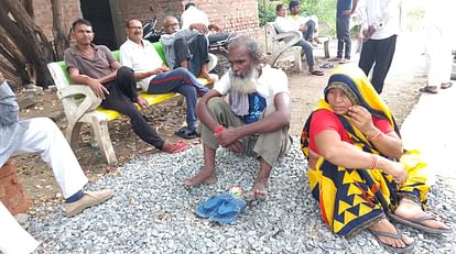 दर्दनाक: खेल-खेल में बालक ने लगाया फंदा...मौत, बदहवास मां बोली- आंखें होती, तो बचा लेती लाल को Child hangs himself while playing, Death, distraught mother says If she had eyes, she would have saved her son