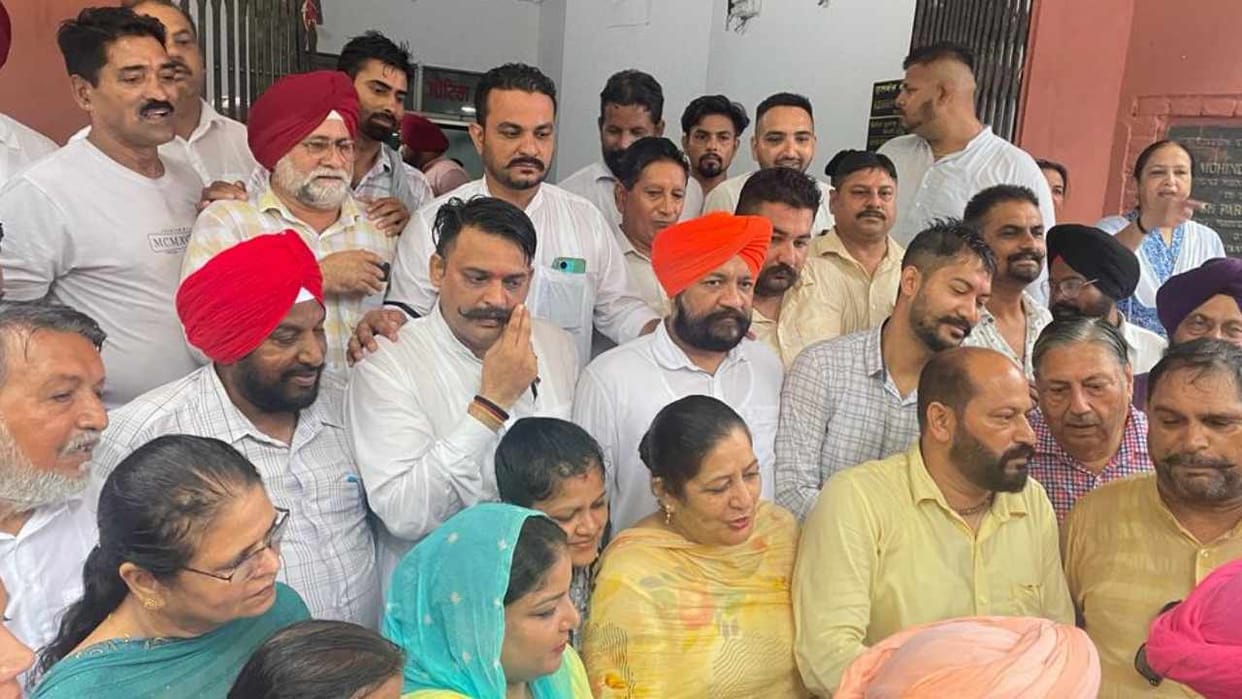 Congress leaders create ruckus in Kapurthala Municipal Corporation