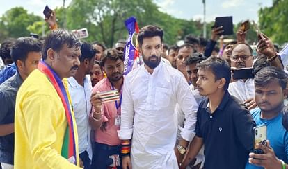 Triple murder case: MP Chirag Paswan reached Mohidinpur and shared the pain of the victims, said – justice wil