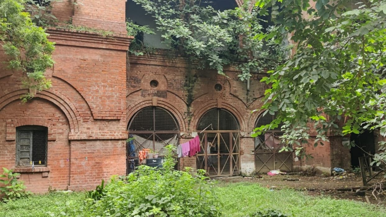 5000 people are living in weak houses in railway Colony.