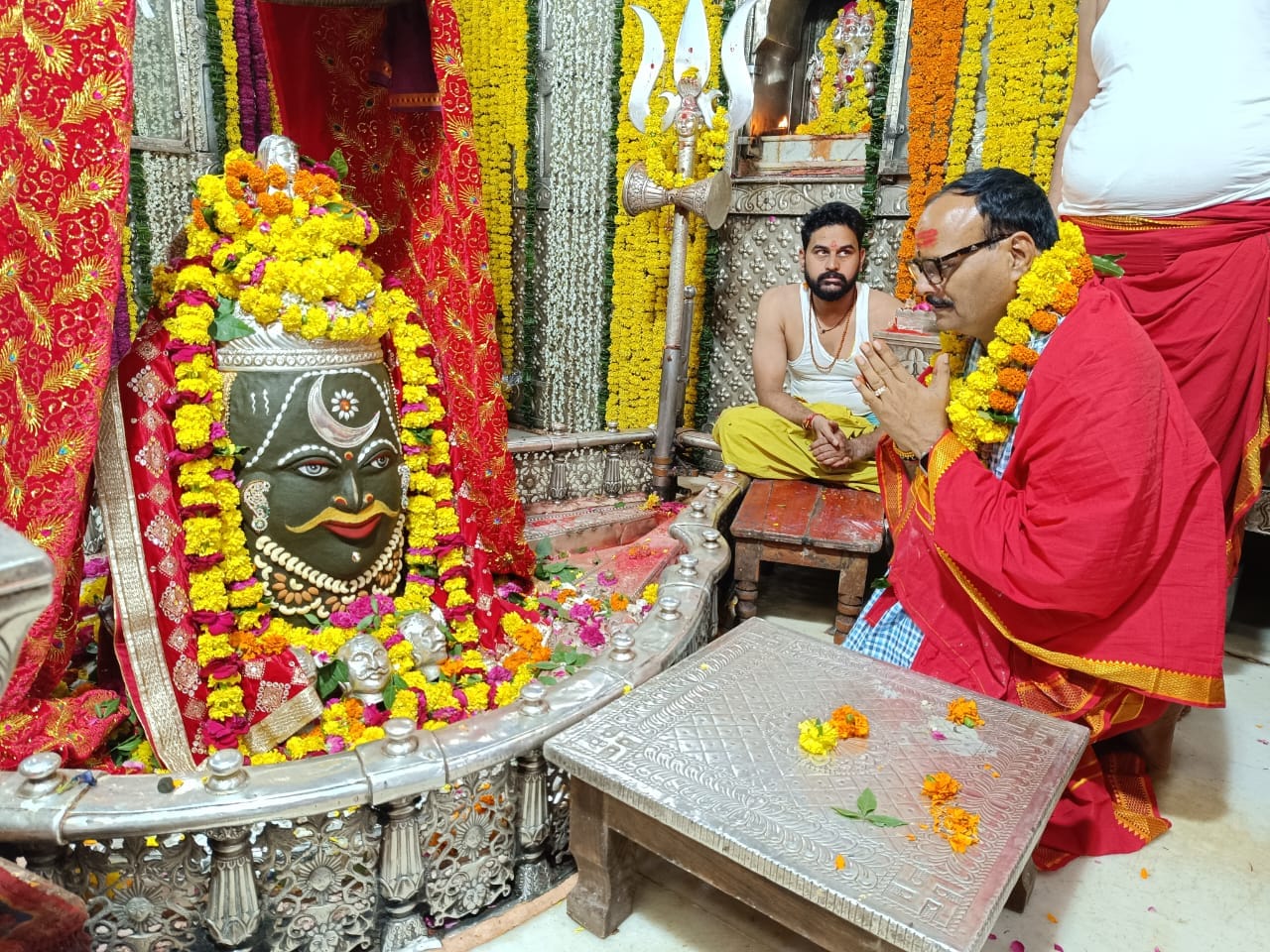 Devendra Fadnavis and UP Deputy CM Brijesh Pathak reached the shelter of Mahakal.