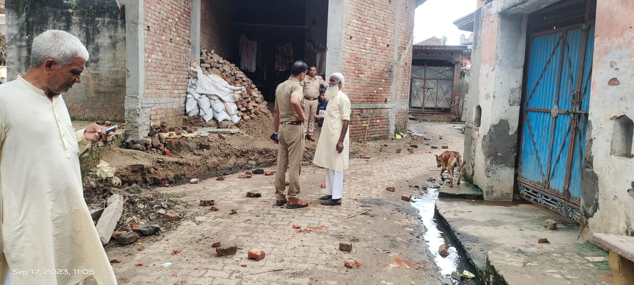 Meerut: Many injured in conflict over house dispute, stone pelting and several rounds fired