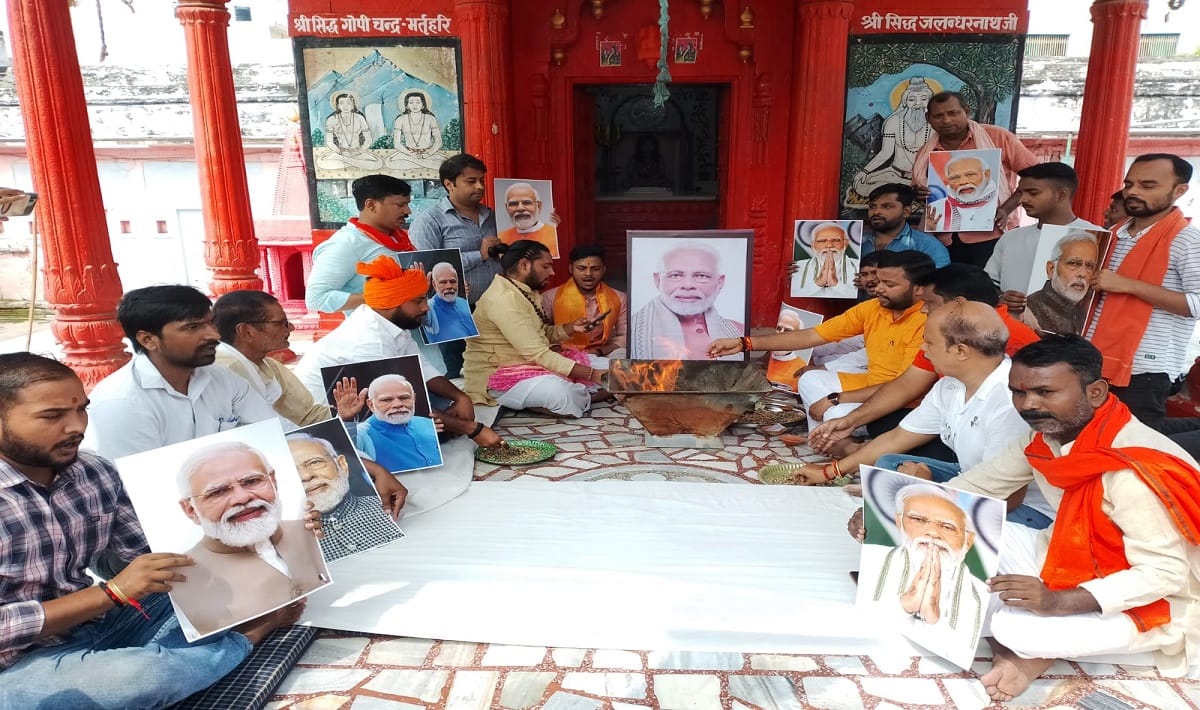 PM Modi birthday in varanasi sand artist make figure and somewhere 73 kg cake celebration everywhere in varana