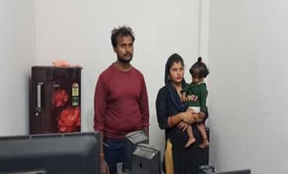 miscreants took nine month old daughter of public service center operator at gunpoint and looted in Pilibhit