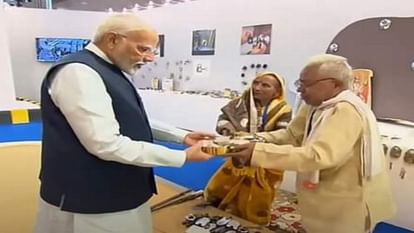 Aligarh couple gave six kg lock to PM Modi